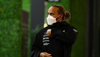 FIA expulsa a comisario que deseaba que Hamilton chocara en Arabia: "Como Grosjean"