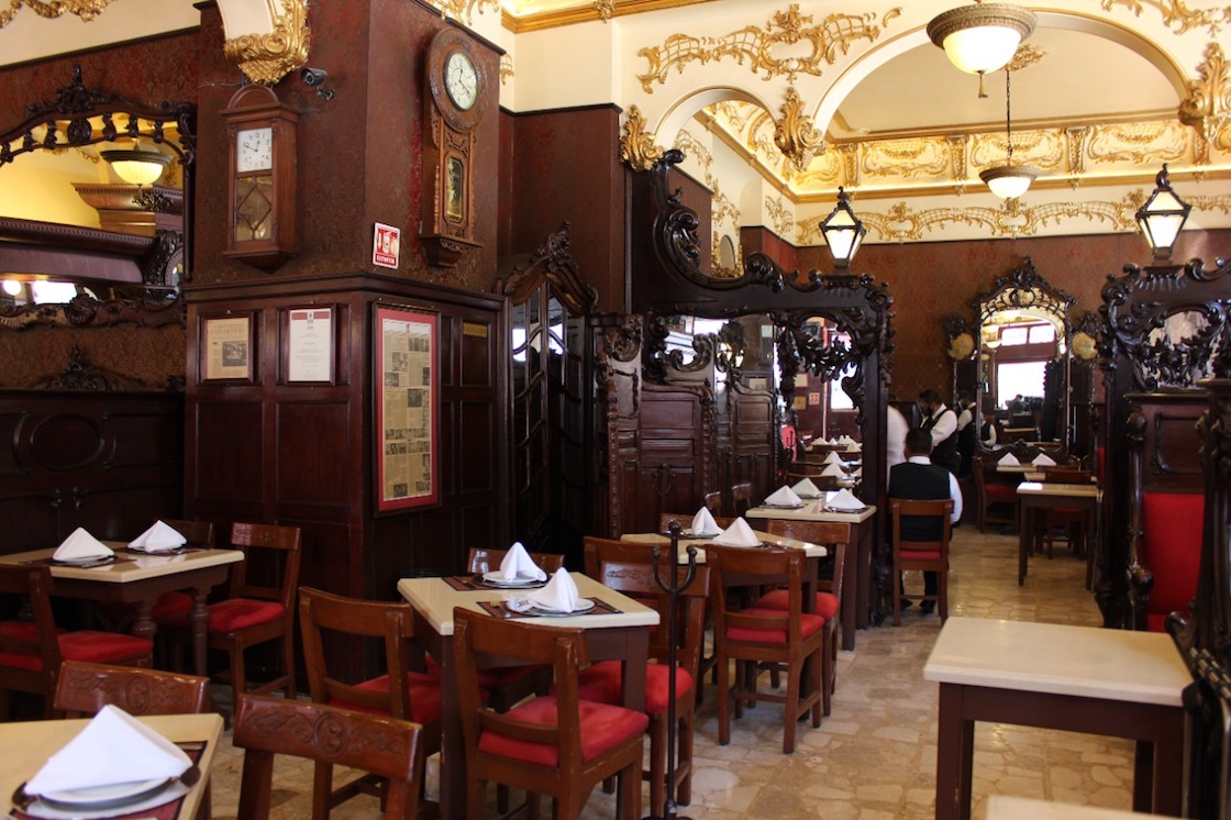 maria-apolonia-mayora-opera-bar