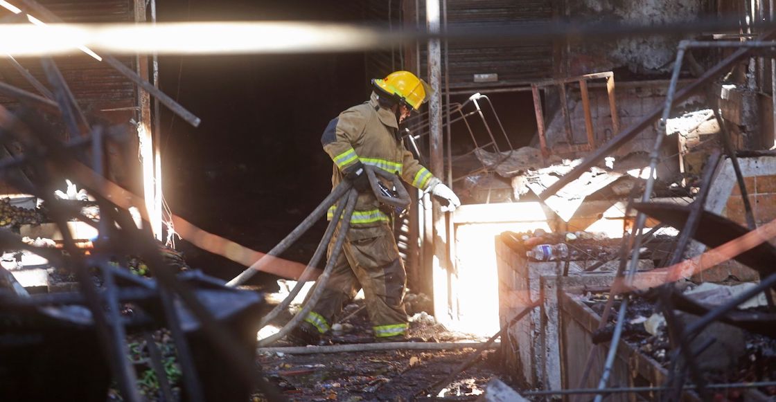 mercado-san-juan-dios-incendio-bombero-guadalajara