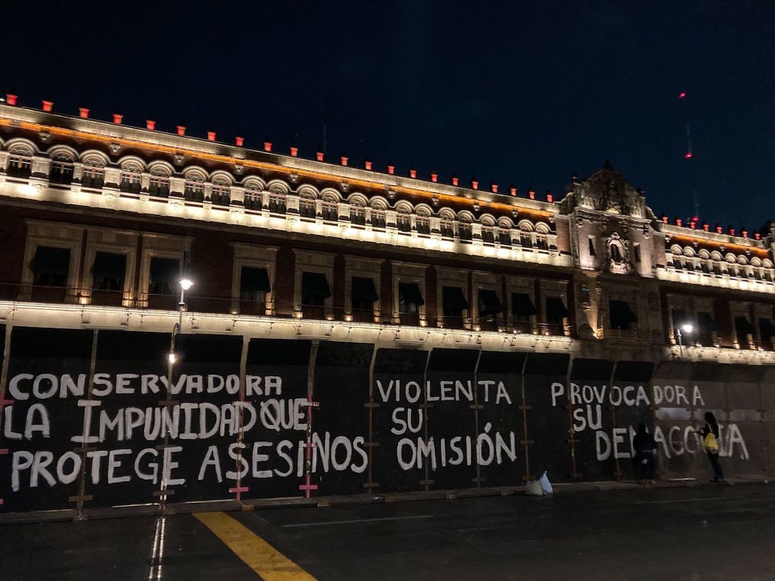 palacio-nacional-feminicidios-vallas