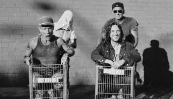 Red Hot Chili Peppers cita a sus héroes en su nueva rola "Poster Child"