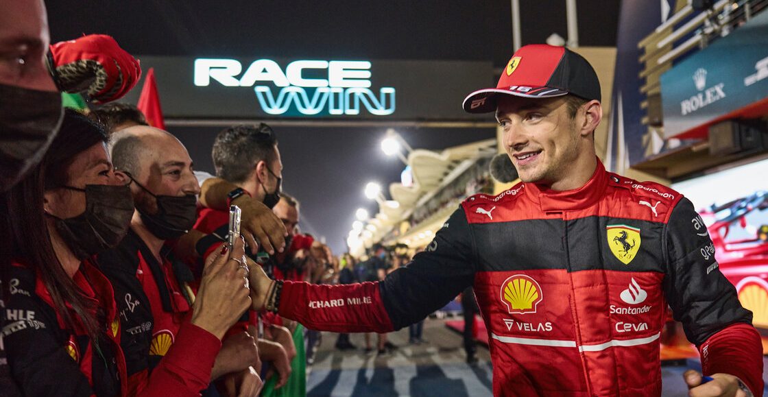 La broma de Charles Leclerc en Baréin que asustó a todos en Ferrari: "Pasa algo con el motor"