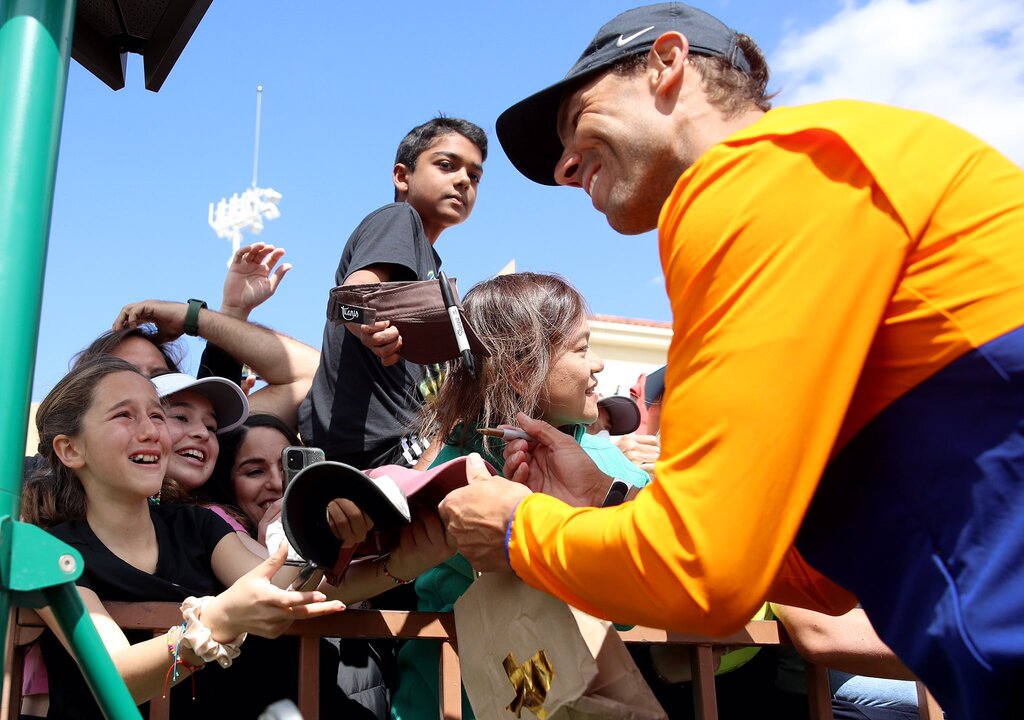 “Gracias diosito”: La emotiva reacción de una niña mexicana tras recibir el autógrafo de Rafael Nadal