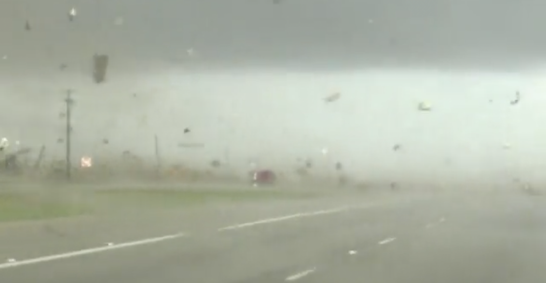 video-viral-camioneta-escapa-tornado-estados-unidos-texas-momento-3