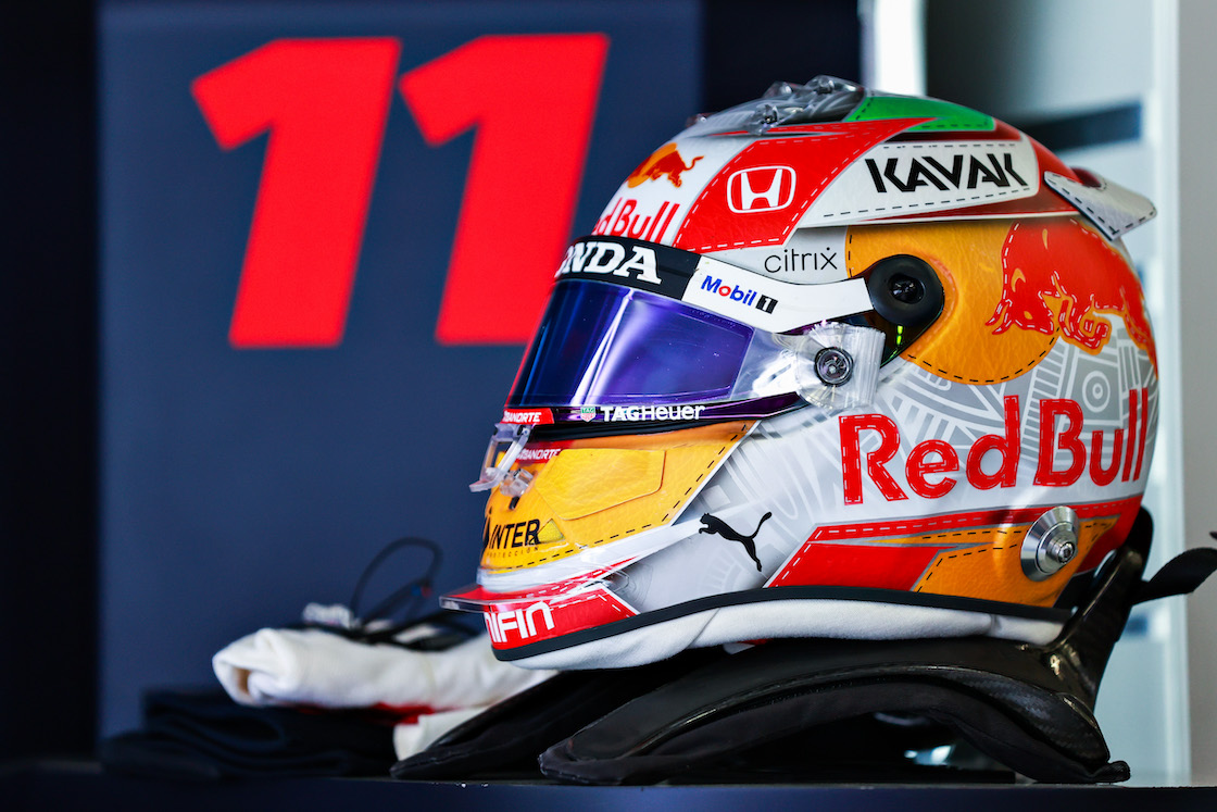 Checo denuncia el robo de un casco en Miami, valuado en más de 140 mil pesos