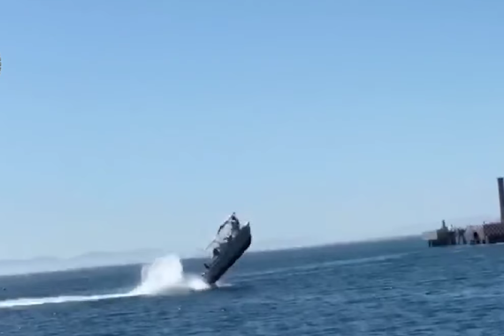 Y en La Paz: Bote golpea a una ballena y sale volando por los aires