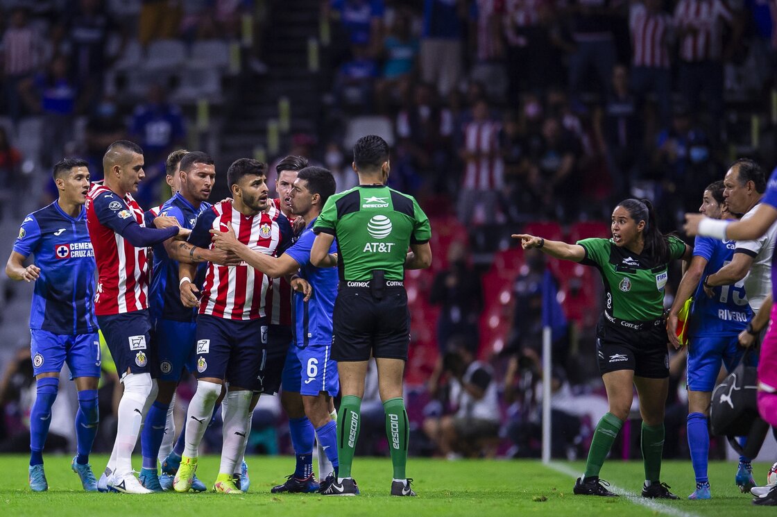 Más violencia: Reportan 3 detenidos por bronca en el Cruz Azul vs Chivas de la Liga MX