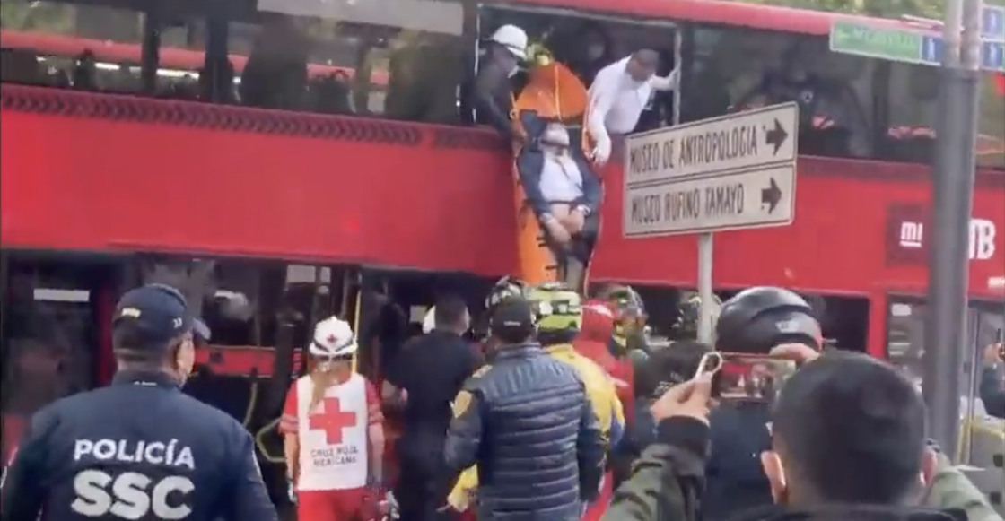 choque-metrobus-camion-reforma-heridos-7-abril