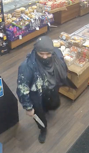 Crack: Empleada de supermercado frustra asalto con ayuda de... ¡¿natillas?! 