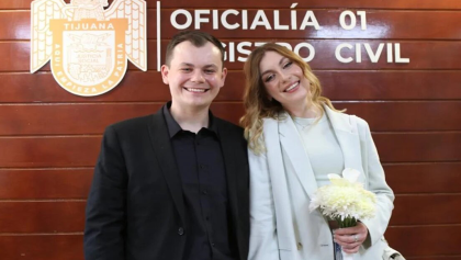 Pareja de Rusa y Ucrania huye de la guerra y se casa en México