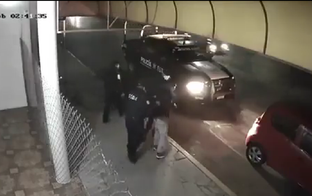 Policías del Edomex golpean a un conductor por grabarlos en Zinacantepec