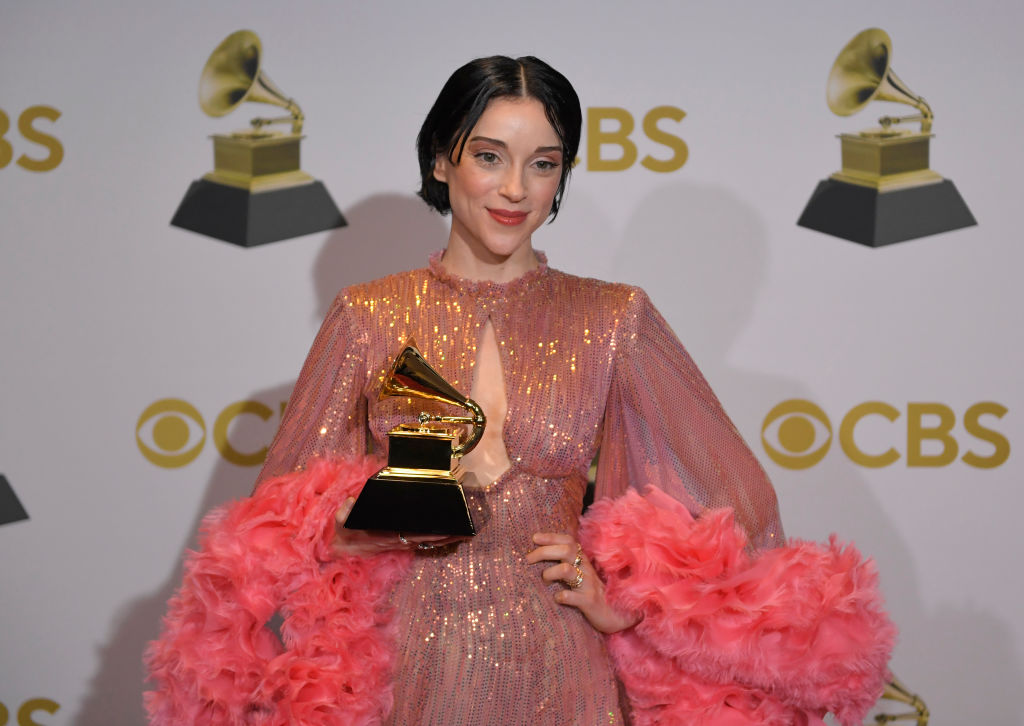 St. Vincent en los Grammys 2022