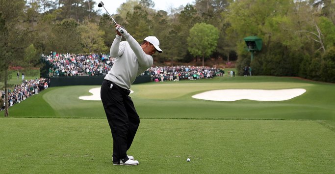 Tiger Woods regresó al golf tras un accidente donde casi pierde la vida