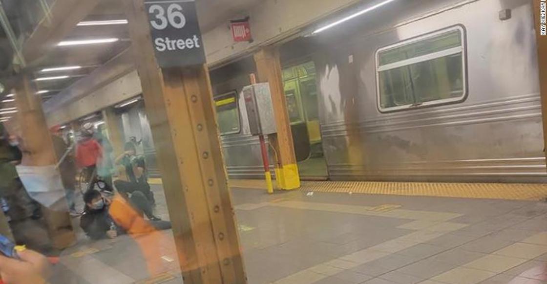  tiroteo-posibles-explosiones-metro-brooklyn-nueva-york-atentado-heridos-policia-que-paso-3