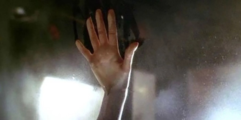 La mano de Rose (Kate Winslet) en una escena de sexo en 'Titanic'
