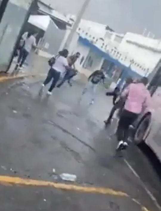 ¡Héroe! Chofer de transporte público defiende a mujer durante asalto en Nuevo León