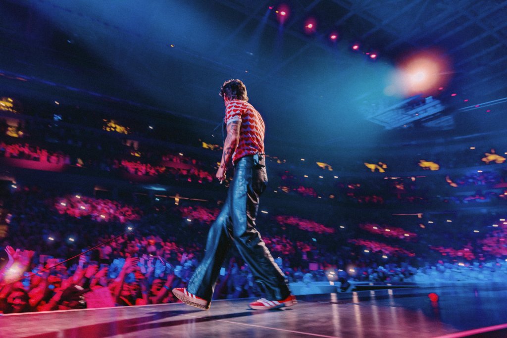 Harry Styles durante su presentación en el UBS Arena