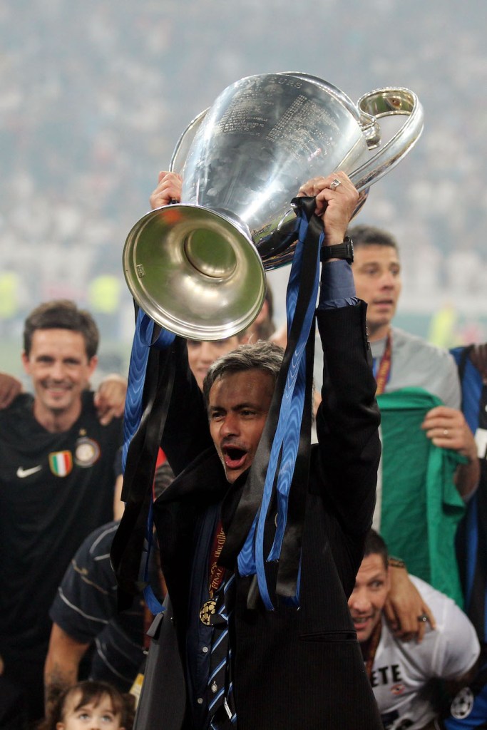 Jose Mourinho levantando la Champions League