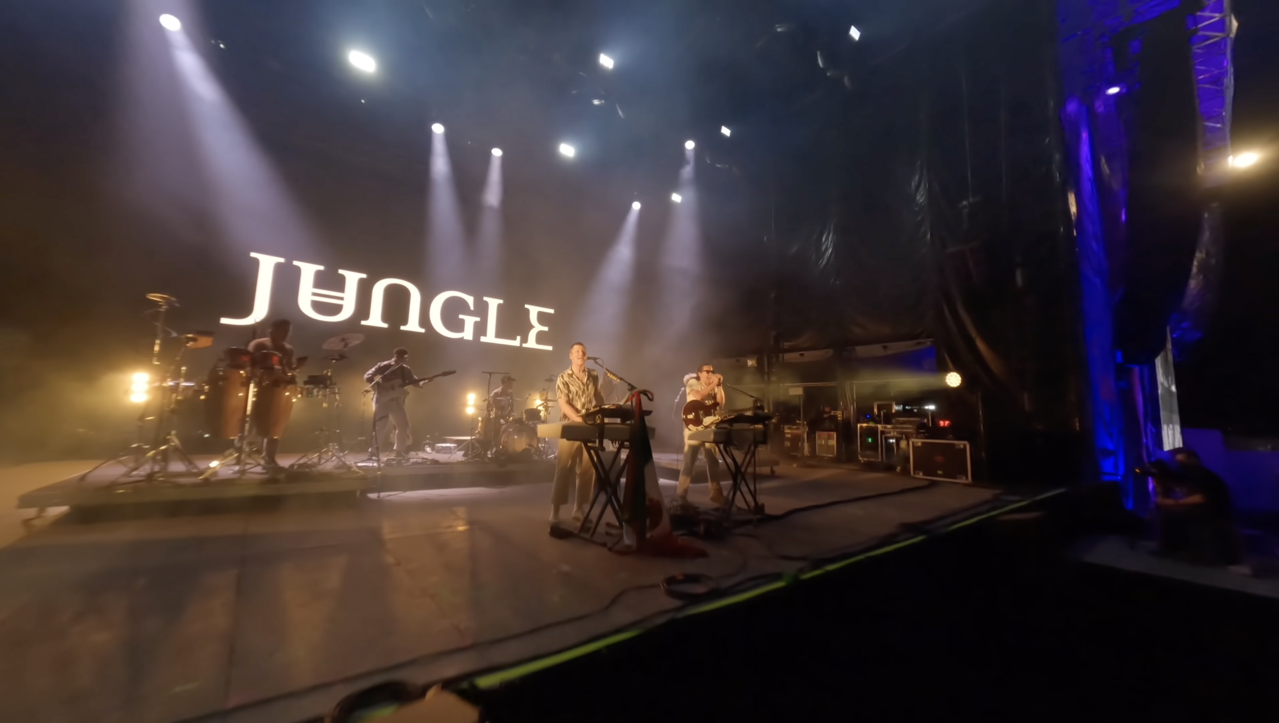 Jungle comparte una épica versión de 'Keep Moving" en Vaivén 2022