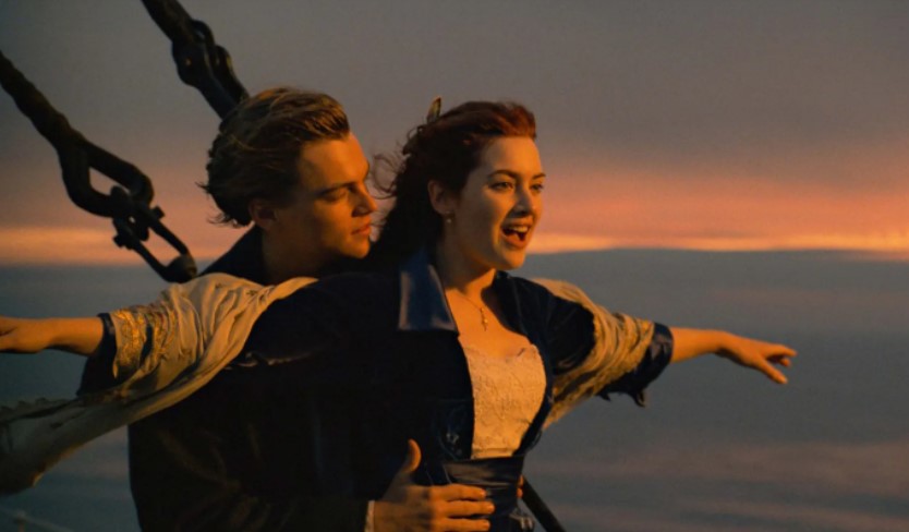 Pareja intenta recrear la famosa escena de Titanic y el novio muere ahogado
