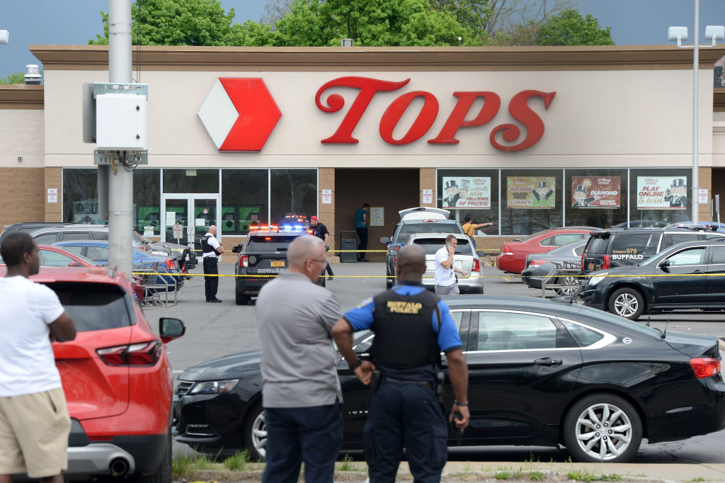 Tiroteo en supermercado de Buffalo, Nueva York, deja al menos 10 muertos y varios heridos