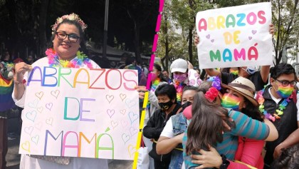 abrazos-mama-marcha-orgullo-lgbt-cdmx-2022-historia