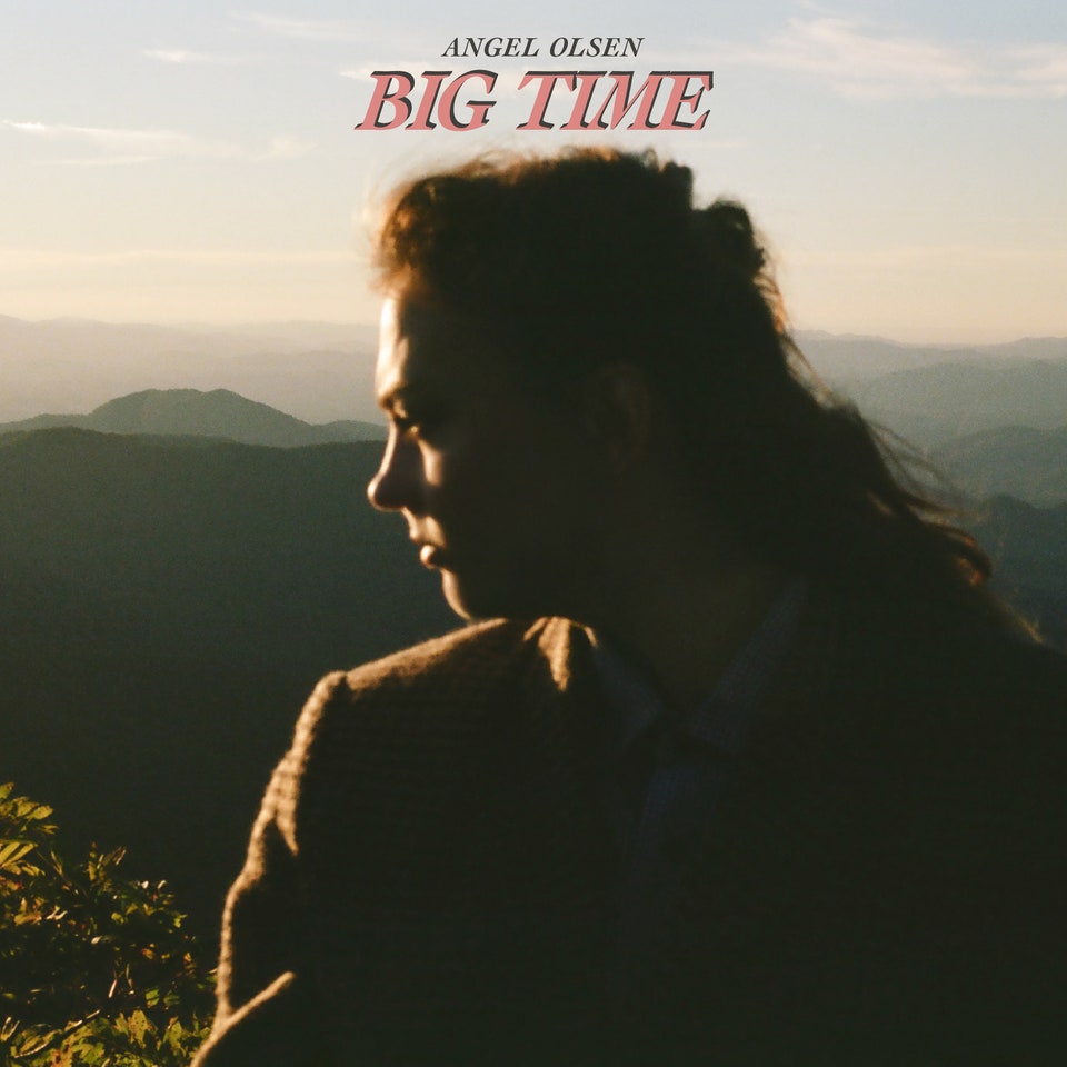 'Big Time': Angel Olsen usa el country retro como cura al dolor profundo