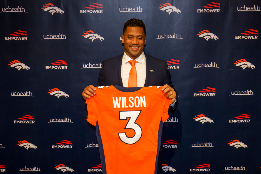 Russell Wilson de los Broncos de Denver