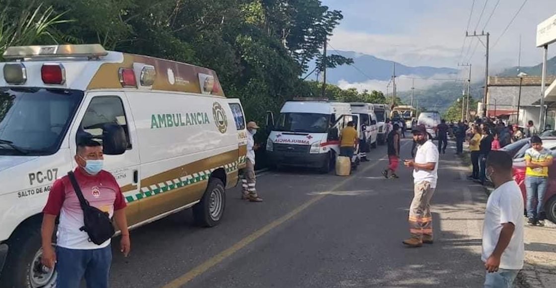 camion-peregrinos-volco-chiapas-ambulancias