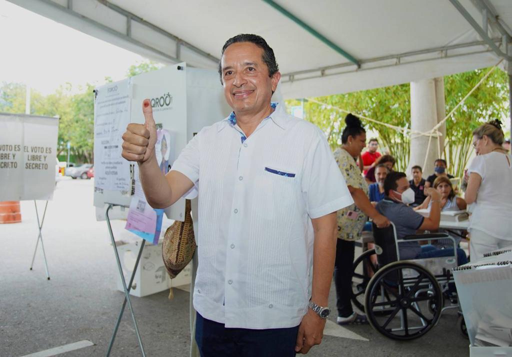 ¿Ok? Gobernador de Quintana Roo da bienvenida al estado en 'idioma alienígena'