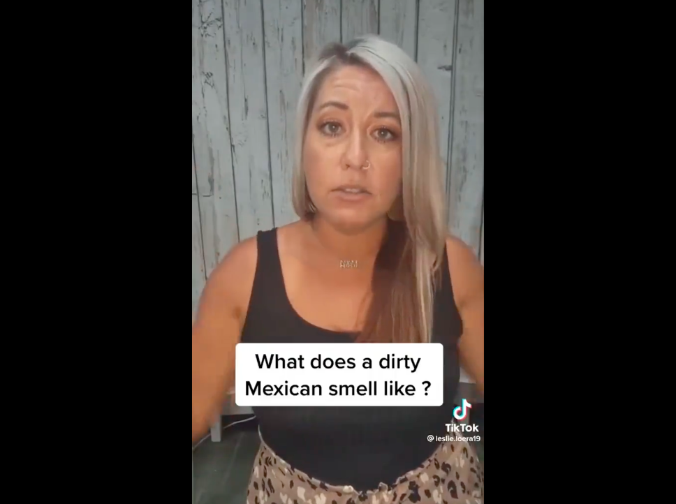Mujer de EE.UU se queja de que quedó "oliendo a mexicano sucio" 