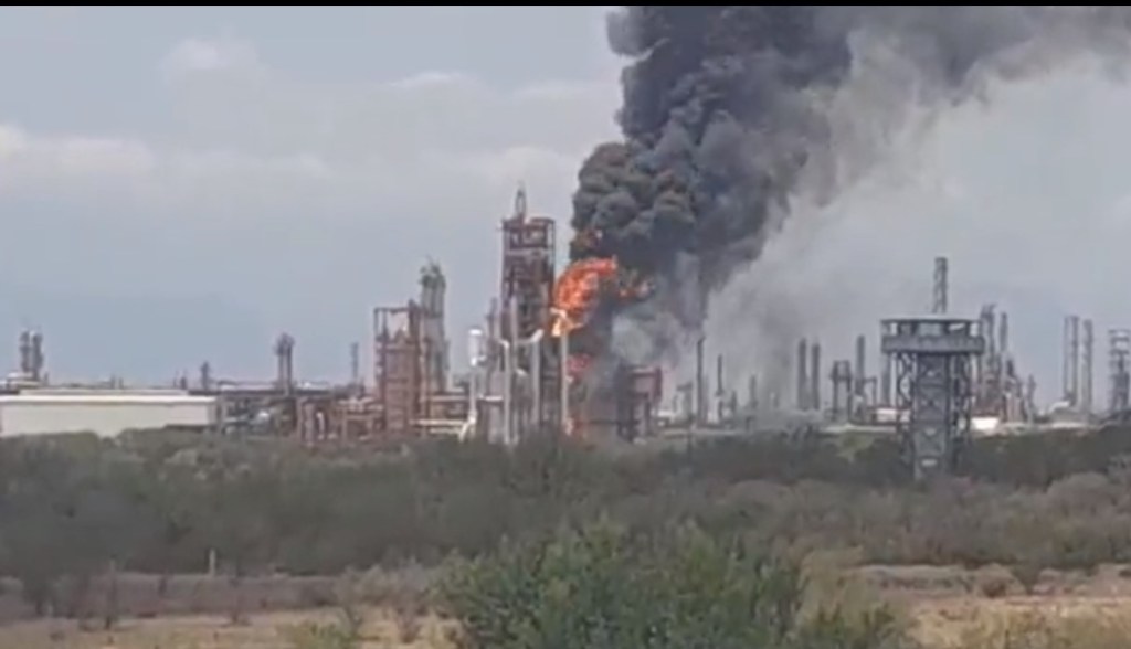 Se registra incendio en la refinería de Pemex ubicada en Cadereyta, Nuevo León