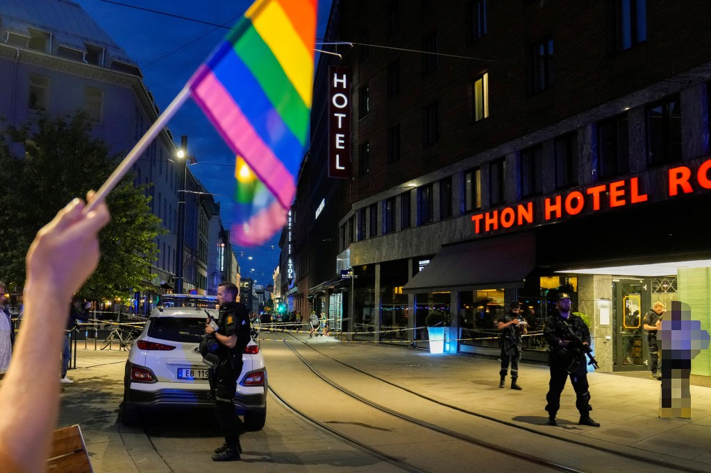 Cancelan Marcha del Orgullo en Noruega tras tiroteo en bar LGBT+