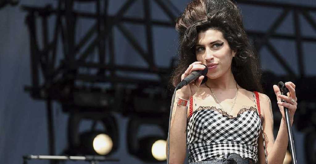 Habrá una nueva película sobre Amy Winehouse con la directora de '50 Shades Of Grey'