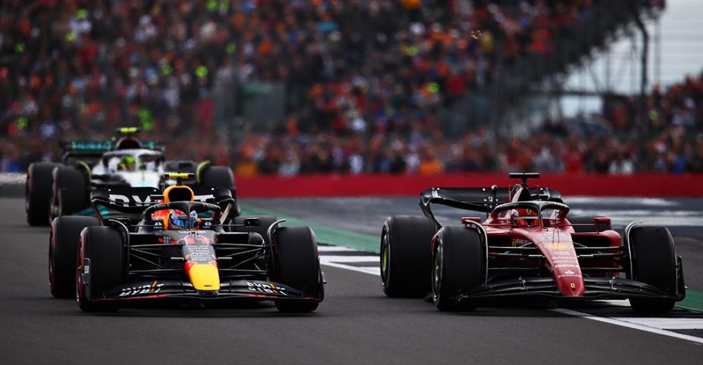 La remontada y maniobras de Checo Pérez sobre Hamilton y Leclerc en el GP de Gran Bretaña
