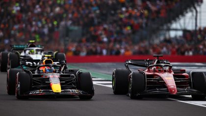 La remontada y maniobras de Checo Pérez sobre Hamilton y Leclerc en el GP de Gran Bretaña