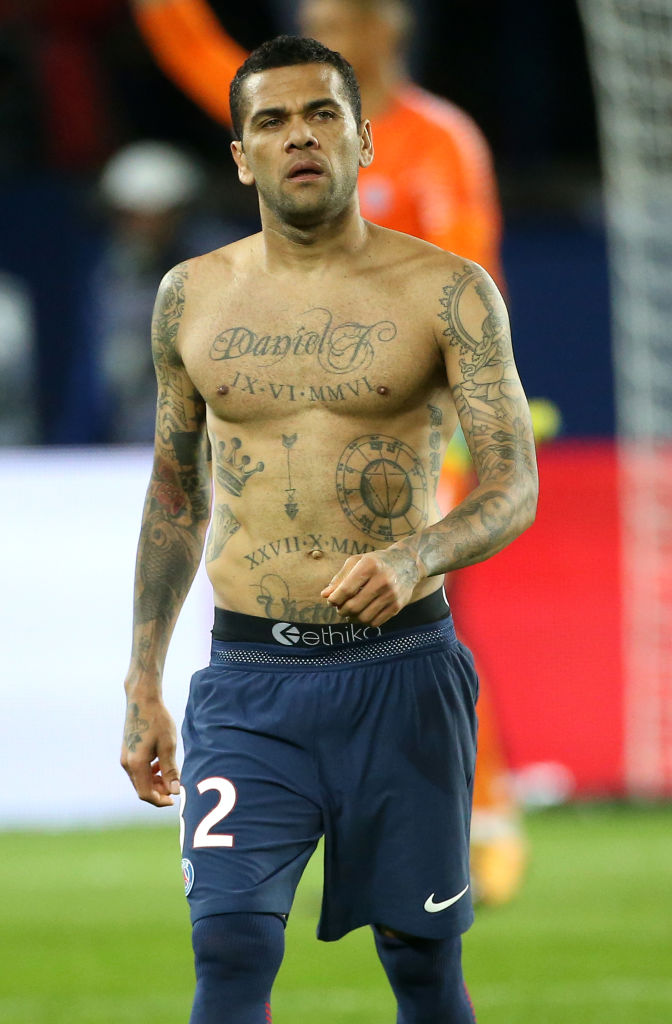 Los más de 30 tatuajes en el cuerpo de Dani Alves y su significado
