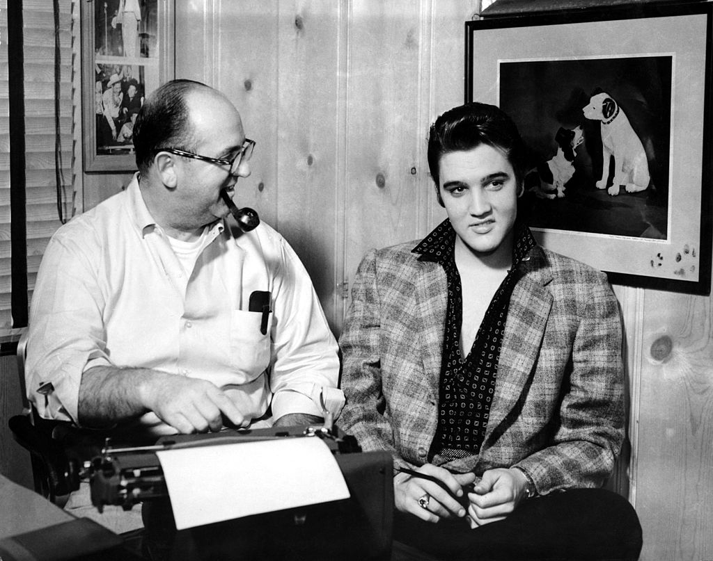 Elvis Presley y el coronel Tom Parker en 1956