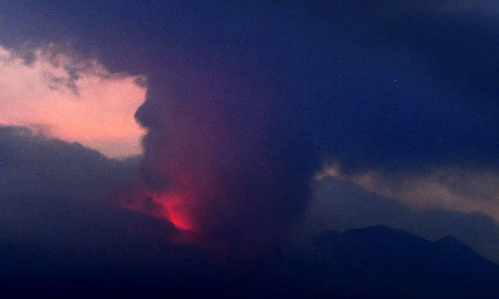 Imágenes de la erupción del volcán Sakurajima en Japón