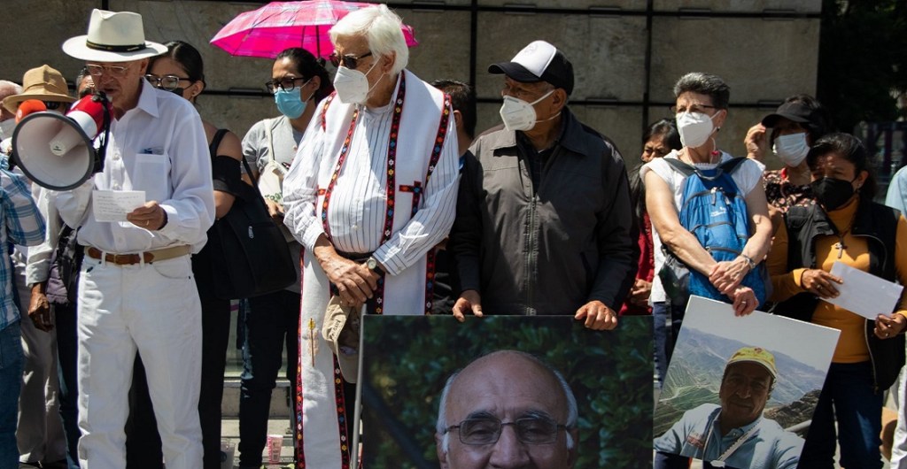 CIUDAD DE MÉXICO, 10JULIO2022.- Decenas de personas se concentraron en la estela de luz en un evento de Jornadas por la Paz, religiosos encabezaron en que demandaron Paz en el país.