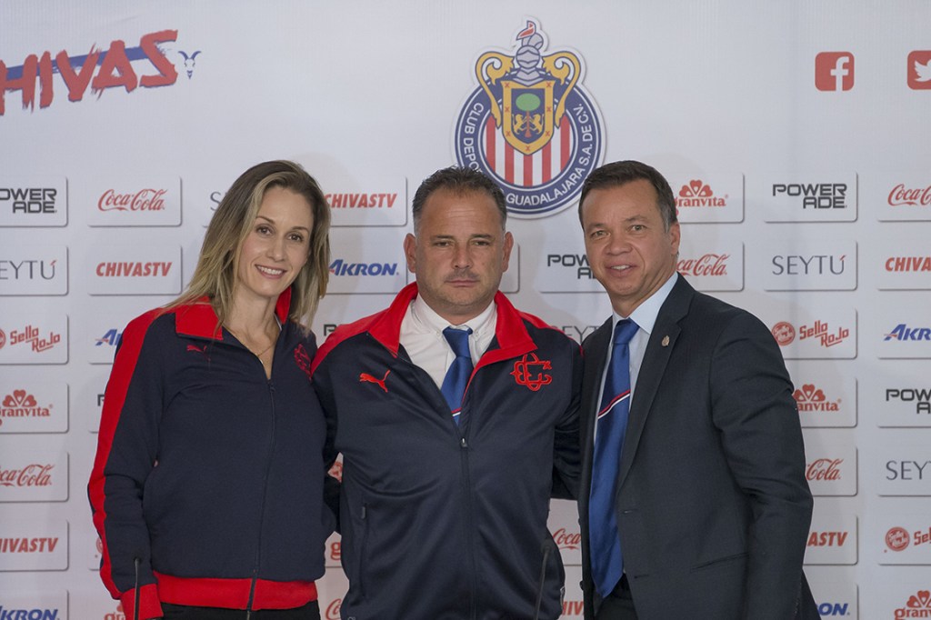 Presentación de Ramón Villa Zevallos en Chivas Femenil