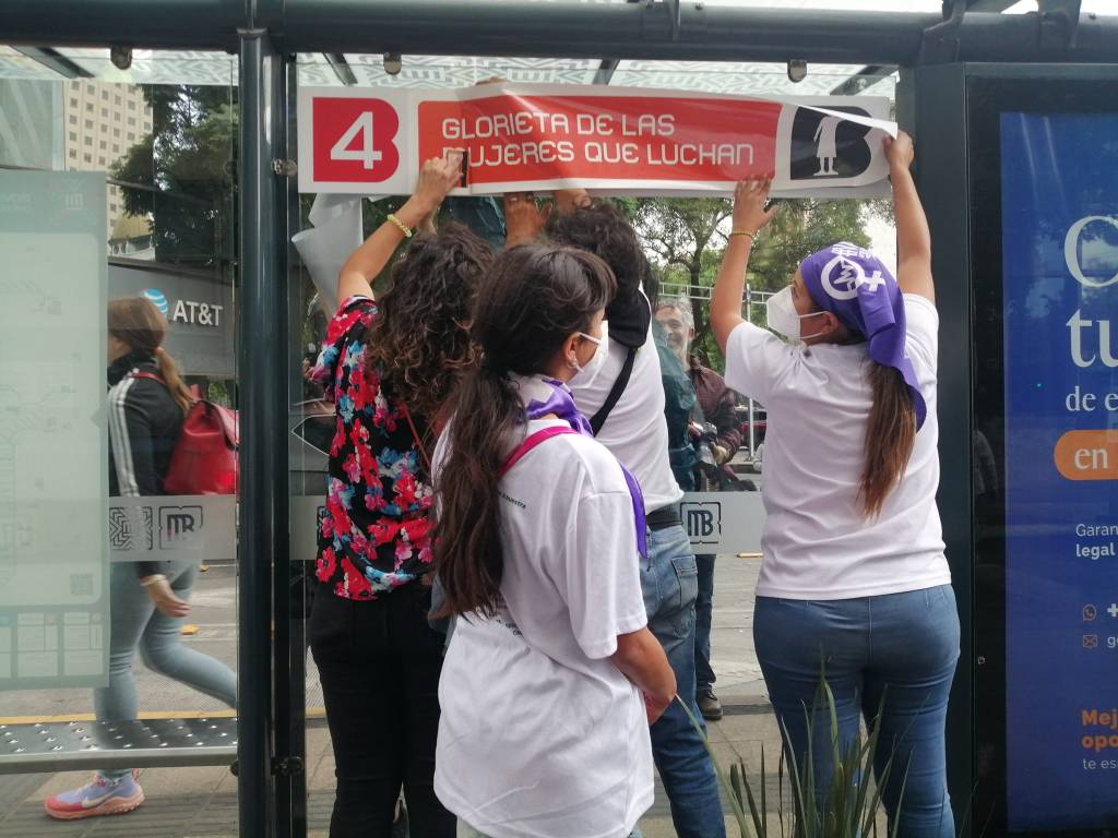 Renombran estaciones del Metrobús y parabuses en Reforma