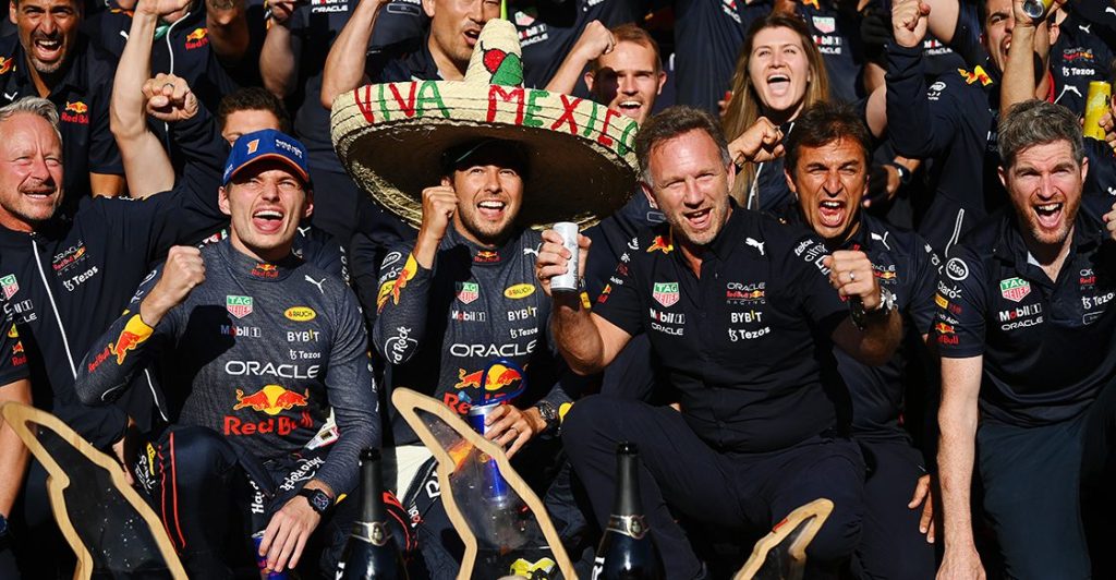 Red Bull dejará pelear a Checo Pérez con Verstappen siempre y cuando "se respeten"