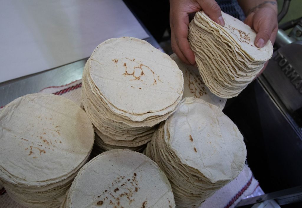 Detectan tortillas ‘pirata’ peligrosas para la salud en varios estados