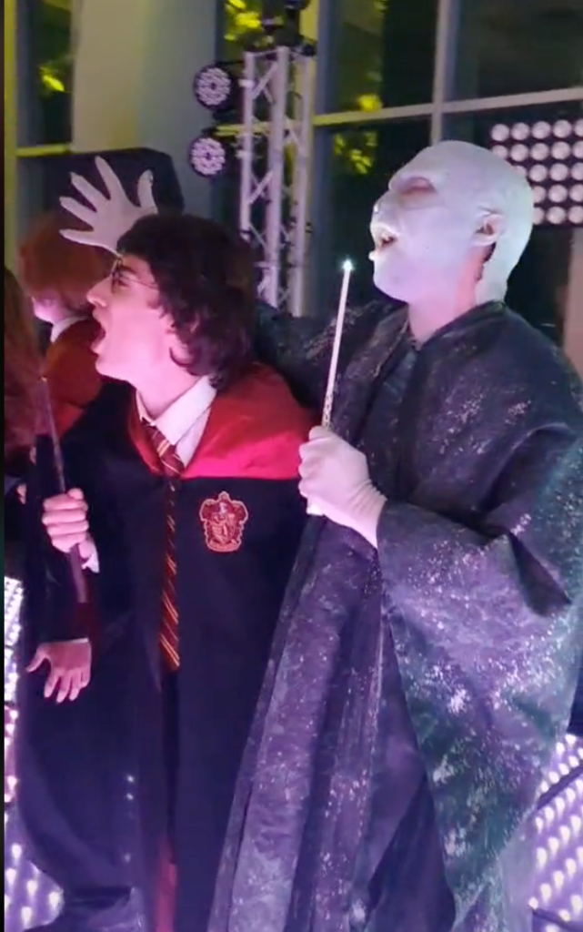 Arman fiesta de XV años con temática de Harry Potter y Voldemort sacó los pasos prohibidos