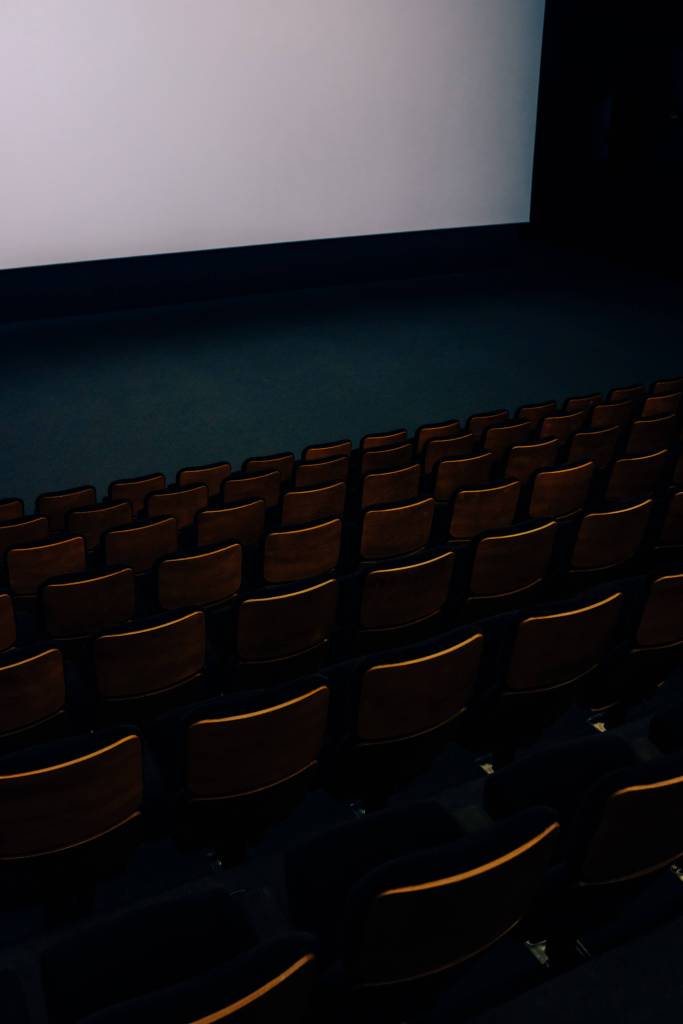 Nuevo miedo desbloqueado: Se queda dormido en el cine y lo dejan encerrado