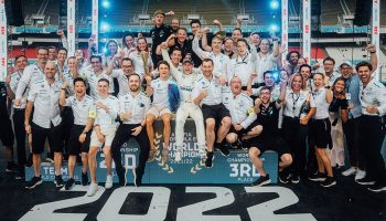 Los festejos de Mercedes y Stoffel Vandoorne por el segundo campeonato consecutivo en Fórmula E