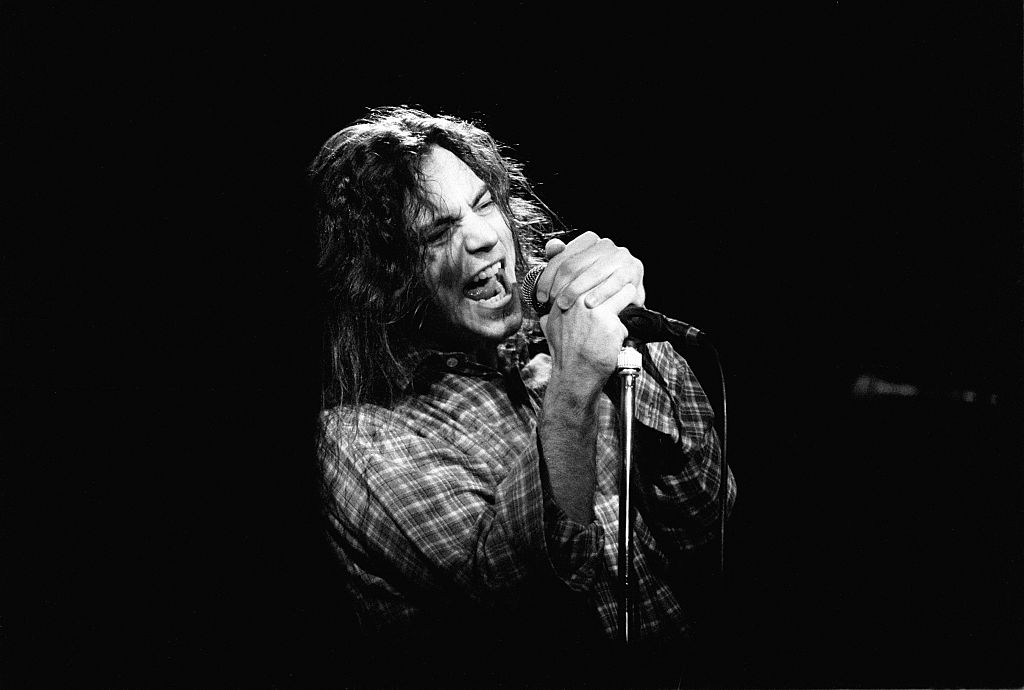 La (oscura) historia personal de Eddie Vedder que inspiró “Alive” de Pearl Jam