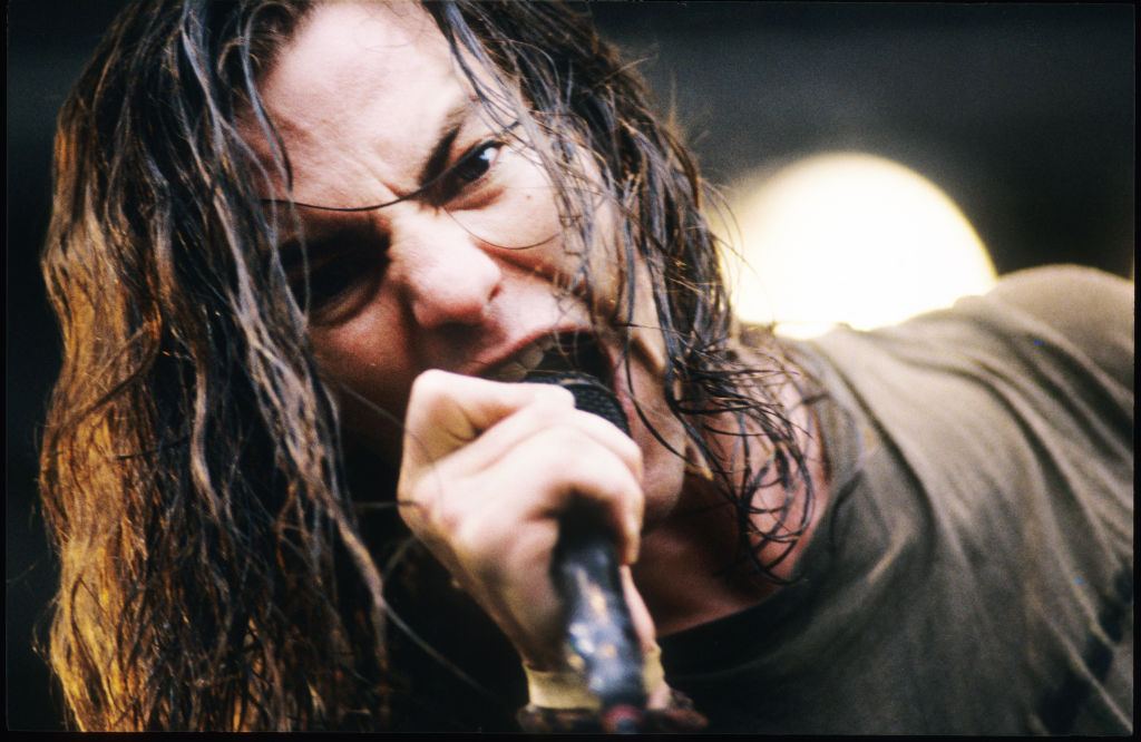 La (oscura) historia personal de Eddie Vedder que inspiró “Alive” de Pearl Jam 