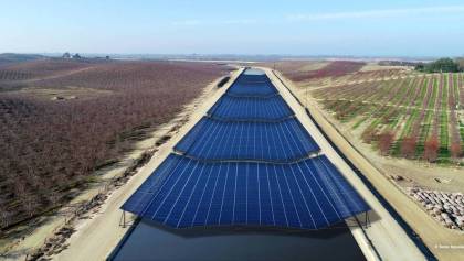 plan-california-paneles-solares-cubrir-rios-canales-evaporar-energia-real-1